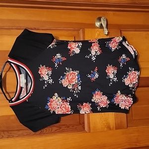 Floral tshirt -NWOT